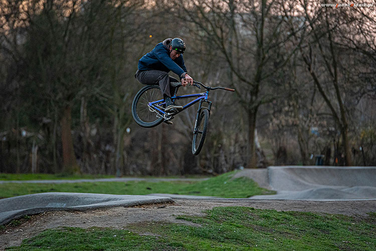 Transfer tobogan on the pumptrack by Miles Racing team rider Kriss