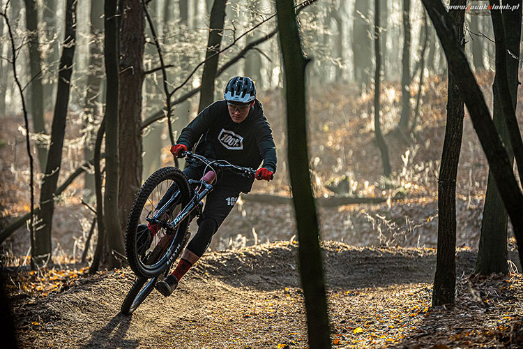 Kriss - manual trough the berm